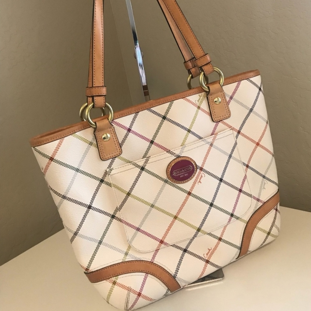 Classic Coach Plaid Zip Tote Bag ♥️